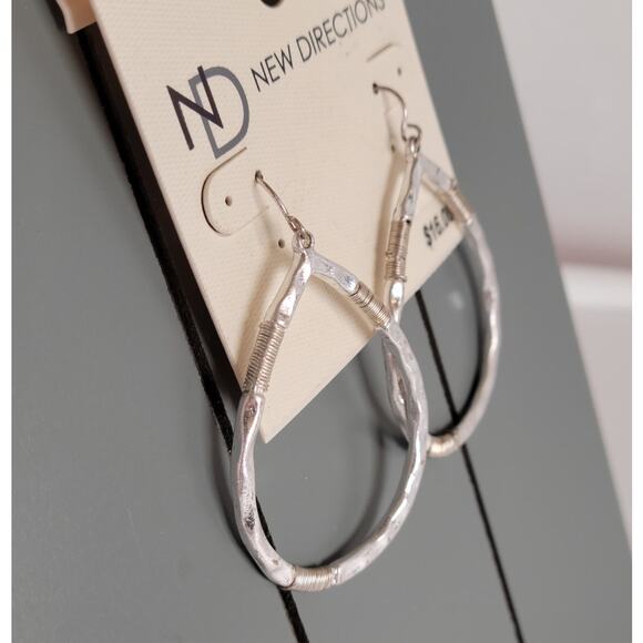 Silver Tone Hammered Teardrop Dangle Earrings Wire Wrap Accents New Directions - Picture 3 of 7